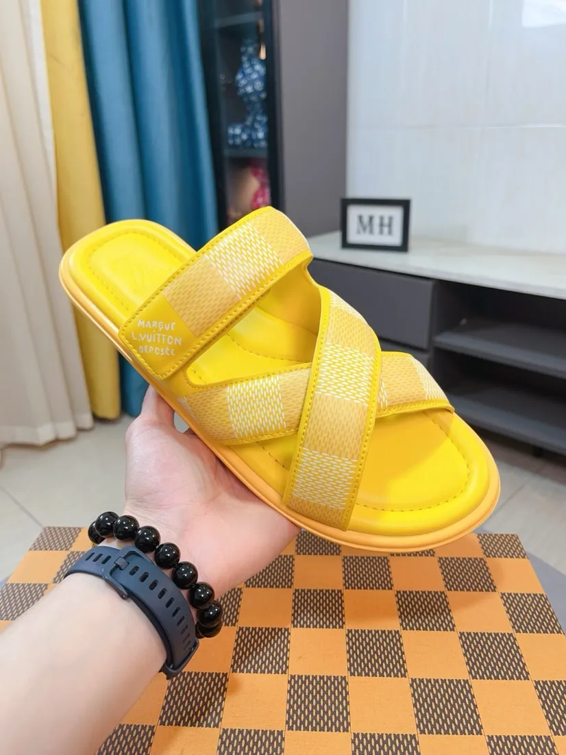 Men's shoes 💰380🌹🌹 (lv-Louis Vuitton) New men's slippers, high-end boutique, exquisite embossed logo decoration on the upper, fine workmanship, super soft soles, casual, loose and comfortable, a must-have in summer! \nsize：38-44